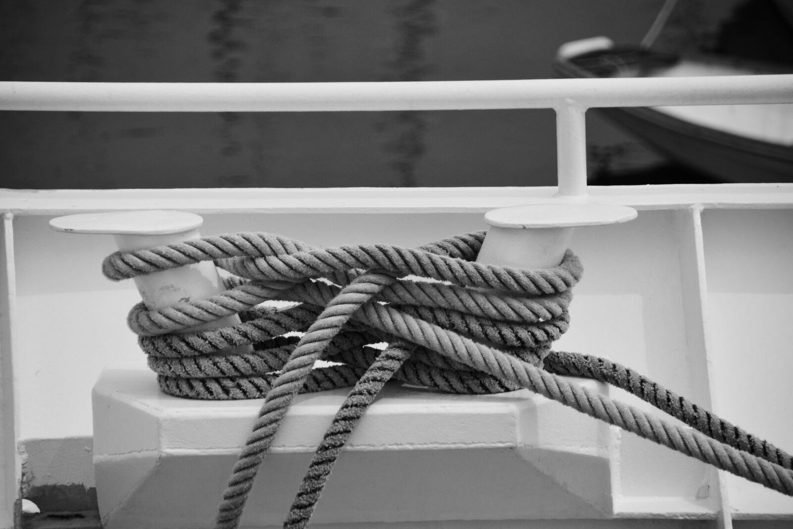 Nikon D5200 sample photo. Nodes, strings, marine knots photography