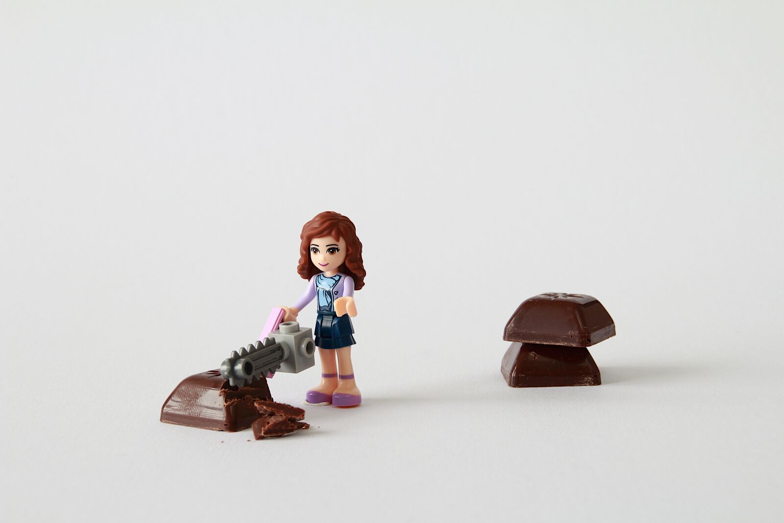 Canon EOS 100D (EOS Rebel SL1 / EOS Kiss X7) sample photo. Woman, chocolate, sweets photography