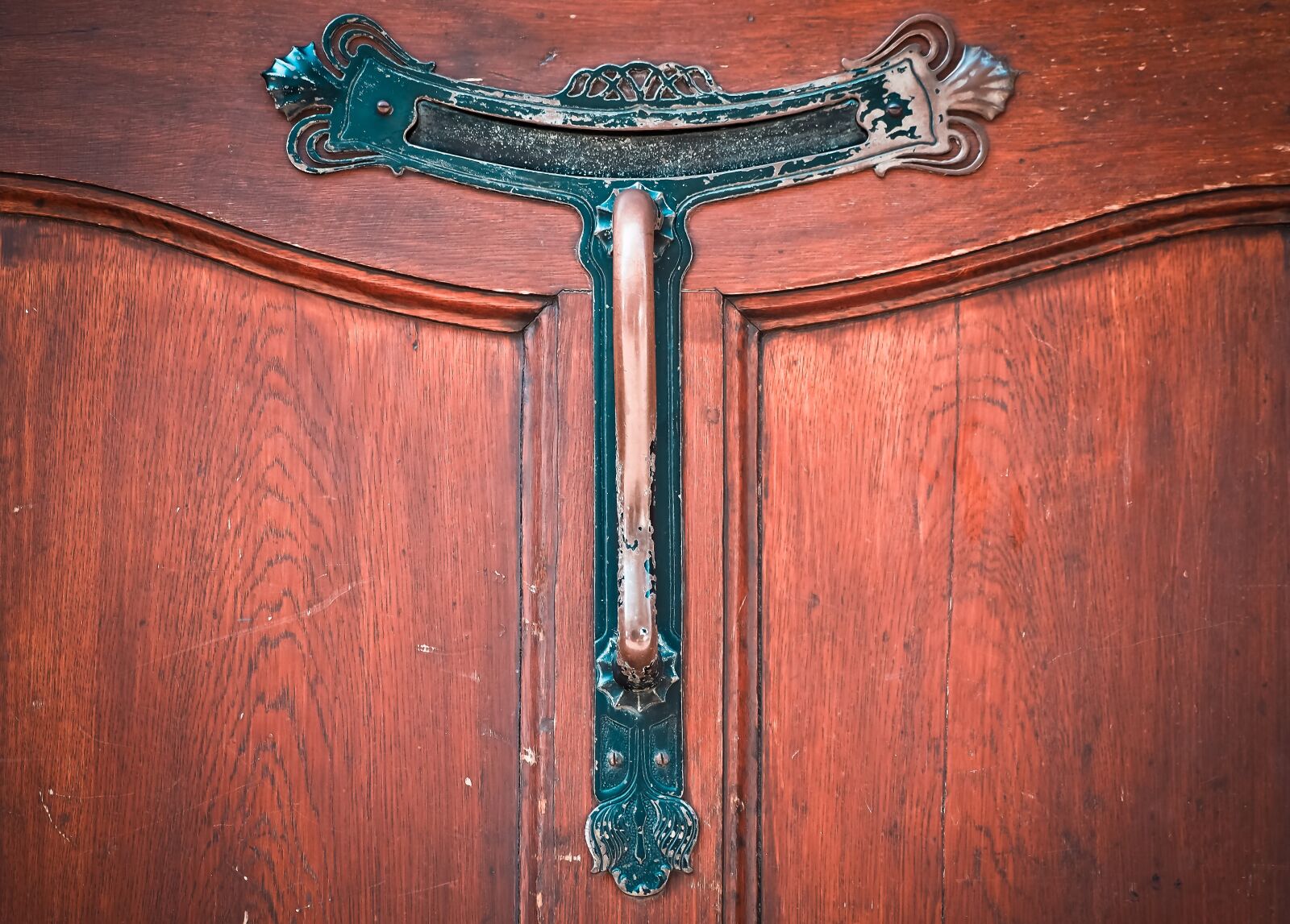 Olympus OM-D E-M10 sample photo. Door, door handle, old photography