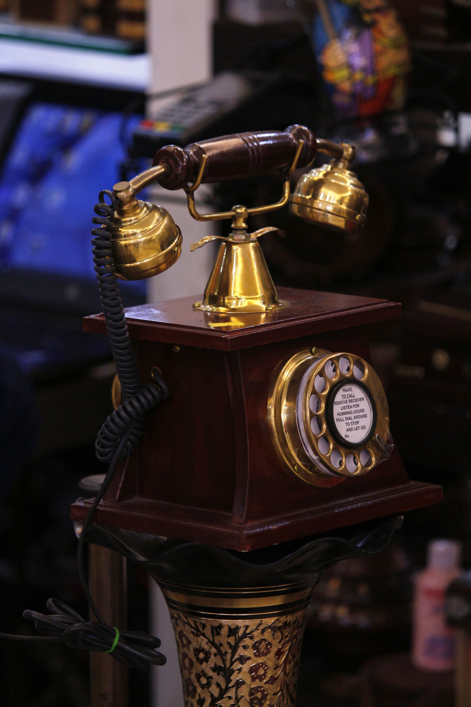 Canon EOS 700D (EOS Rebel T5i / EOS Kiss X7i) sample photo. Antique, antique, telephone, cable photography