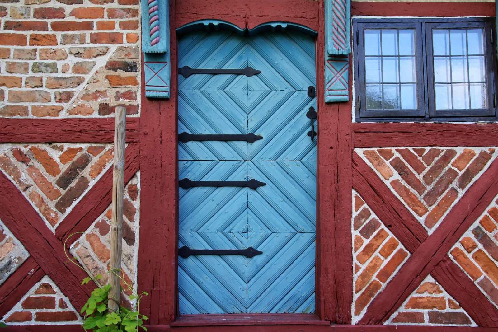 Canon EOS 7D Mark II sample photo. Bricks, building, close, door photography