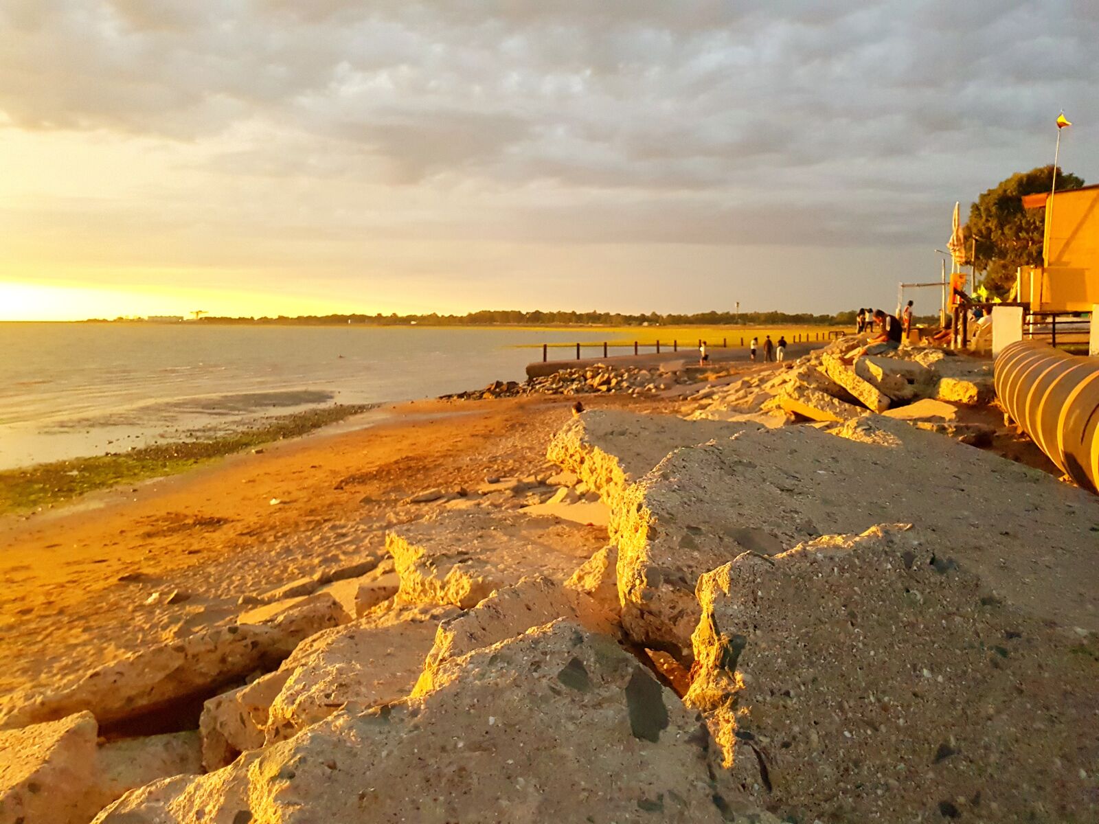 Samsung Galaxy S8+ sample photo. Beach, golden hour, sunset photography