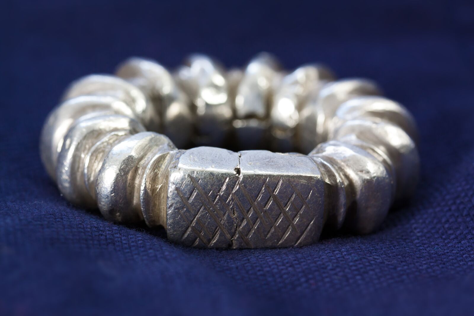 Canon EOS 50D sample photo. Ring, bead ring, trailers photography