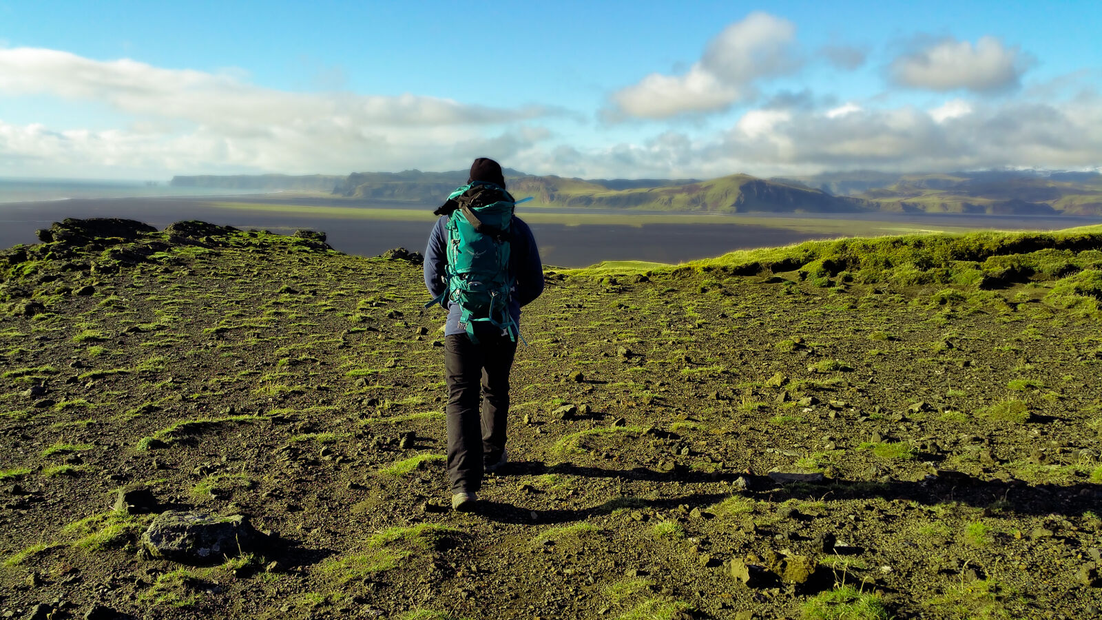 Samsung Galaxy Note4 sample photo. Iceland, hiking, cliff, backpack photography