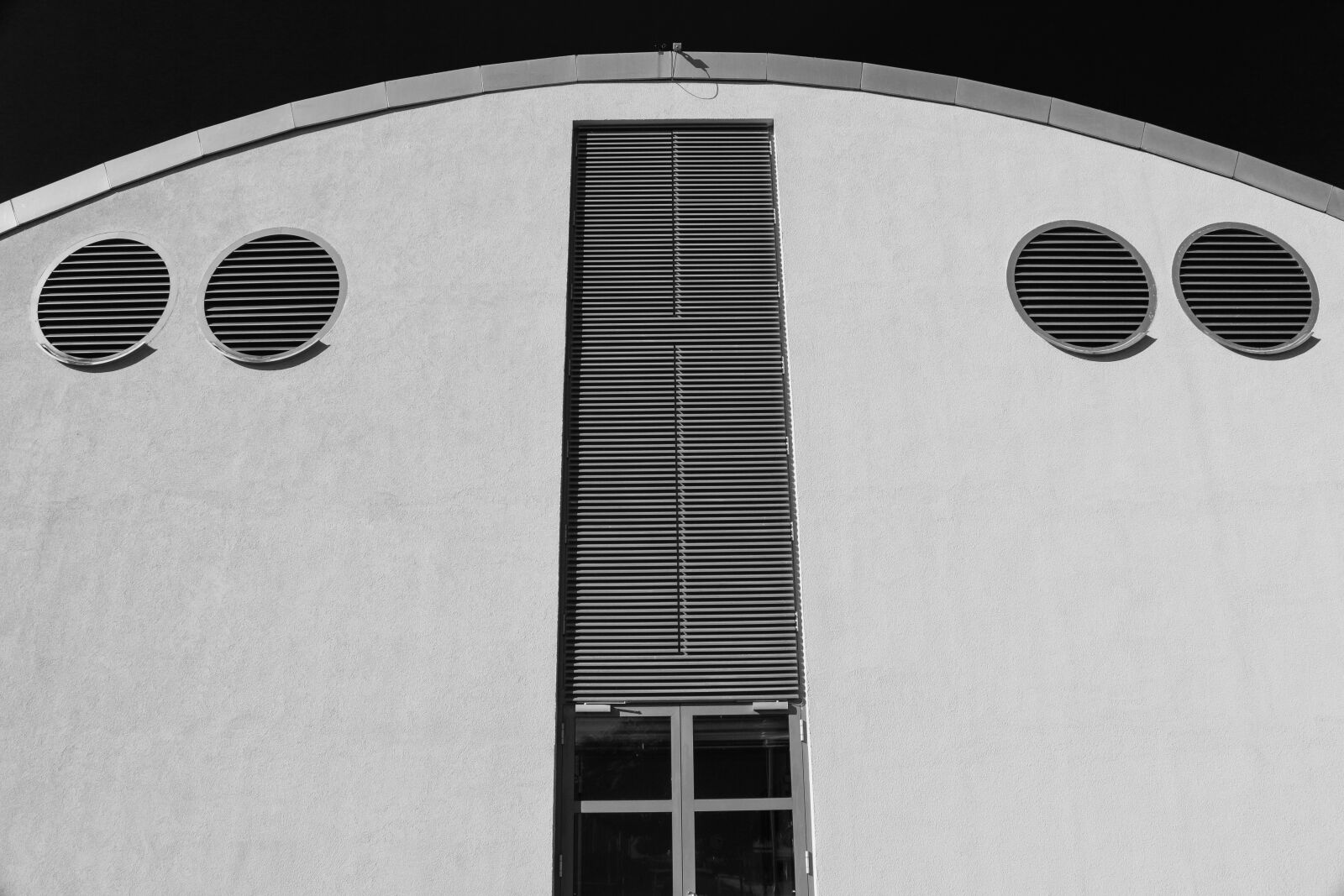 Canon EOS 700D (EOS Rebel T5i / EOS Kiss X7i) sample photo. Building, modern, architecture photography