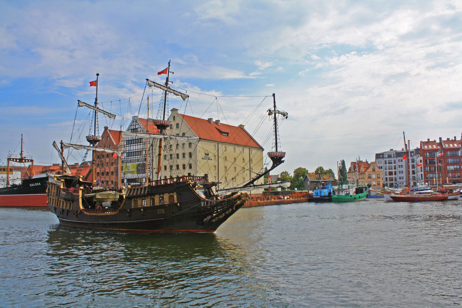 Canon EOS 1000D (EOS Digital Rebel XS / EOS Kiss F) sample photo. Gdansk, ship, pirate photography