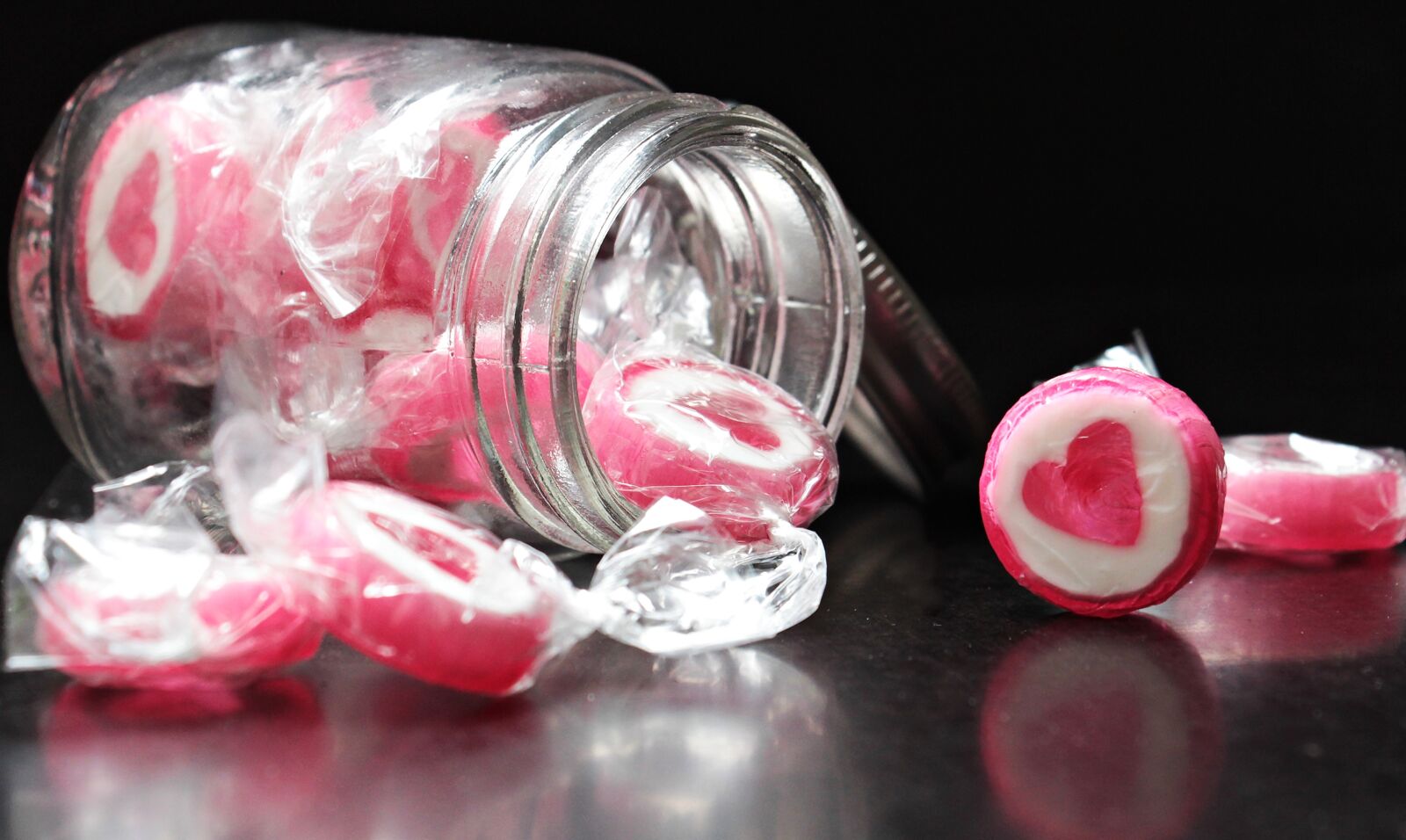 Canon EOS 550D (EOS Rebel T2i / EOS Kiss X4) sample photo. Candy, heart, heart candy photography