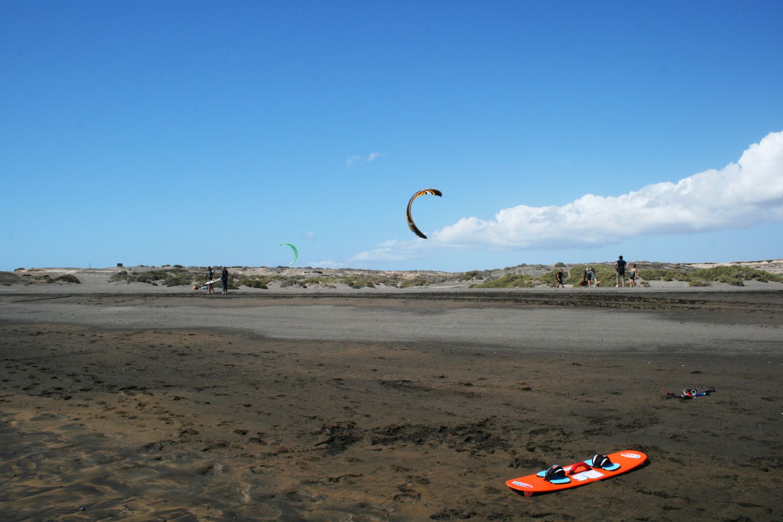 Canon EOS 400D (EOS Digital Rebel XTi / EOS Kiss Digital X) sample photo. Tenerife, kitesurfer, kitesurfing photography