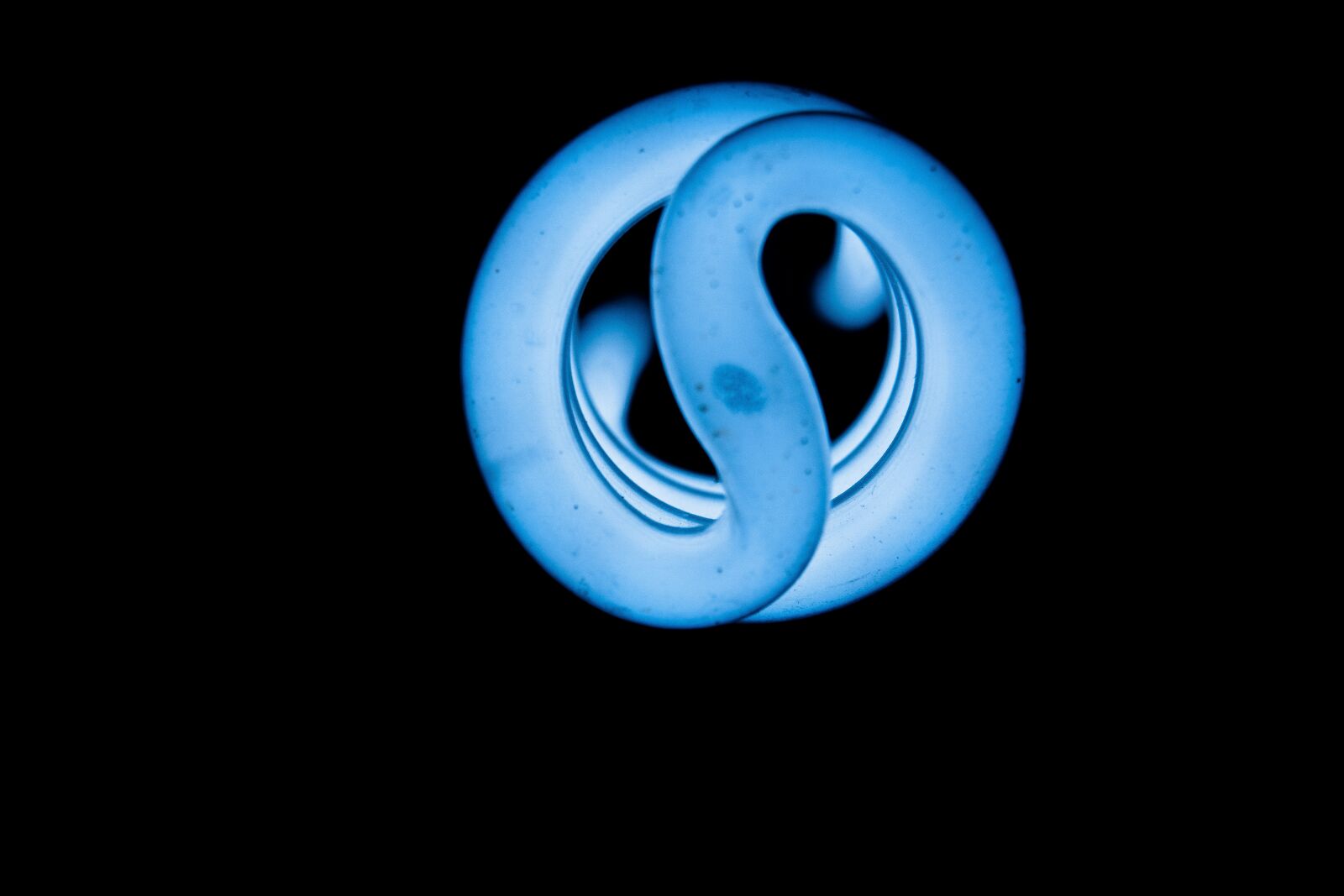 30mm F1.4 DC DN | Contemporary 016 sample photo. Focus, light, blue photography