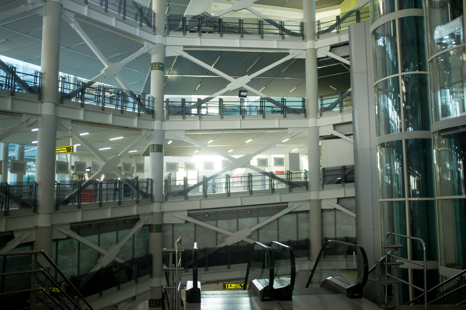Fujifilm FinePix X100 sample photo. City, elivator, indoor, railway photography