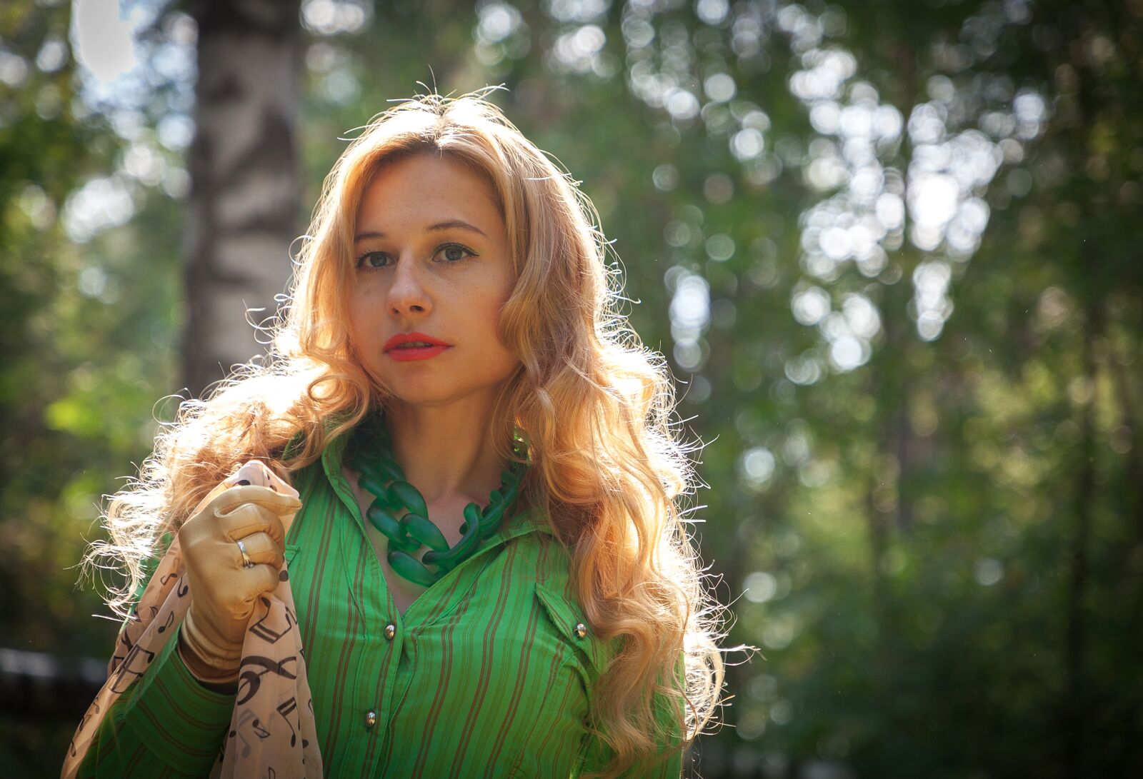 Canon EF 24-105mm F4L IS II USM sample photo. Shawl, gloves, romantic look photography