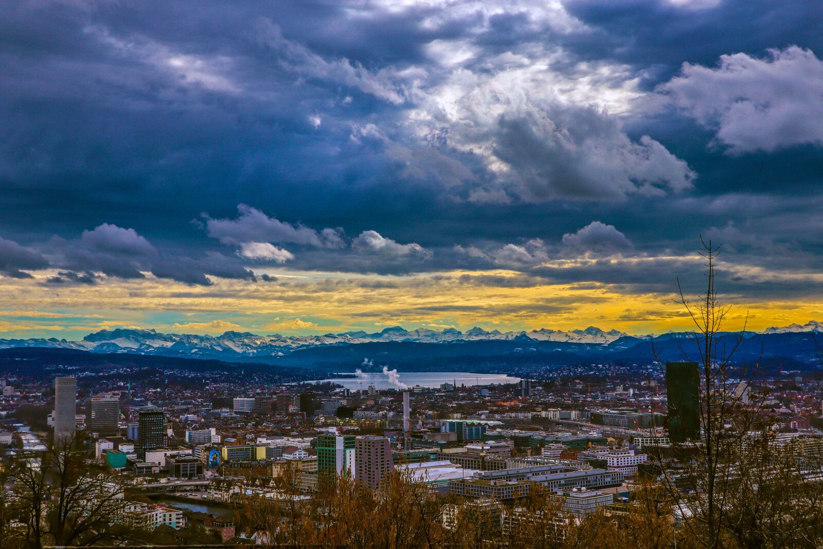 Canon EF-M 15-45mm F3.5-6.3 IS STM sample photo. Zurich, lake, clouds photography