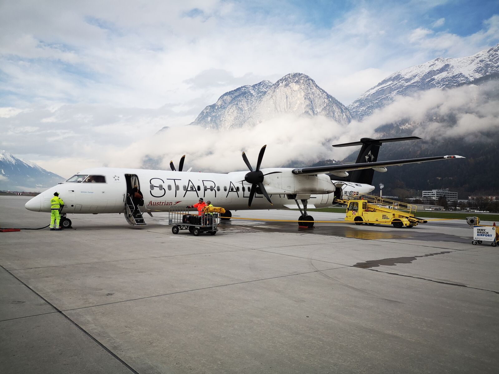 HUAWEI P20 sample photo. Airport, innsbruck, star alliance photography