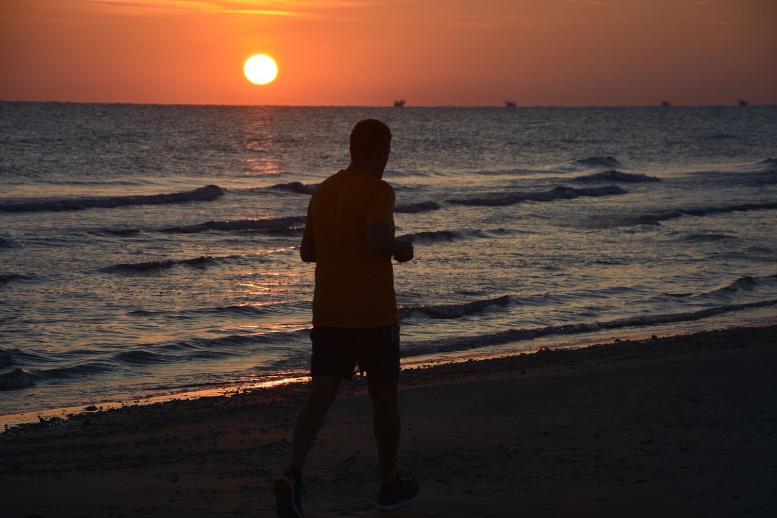 Nikon D7100 sample photo. Man, running, beach photography