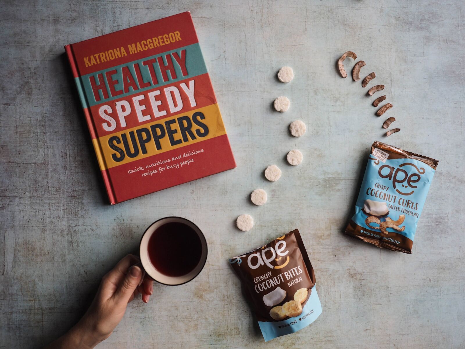 Olympus OM-D E-M1 + Olympus M.Zuiko Digital ED 12-40mm F2.8 Pro sample photo. Cookbook, snacks, coffee photography