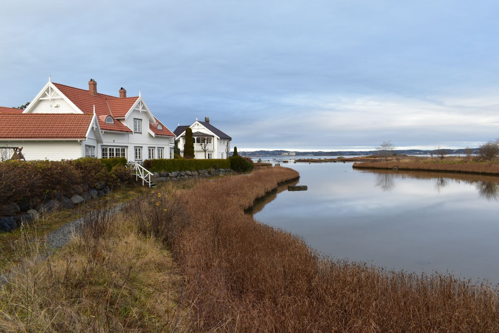 Nikon D3500 sample photo. Sea, houses, the coast photography