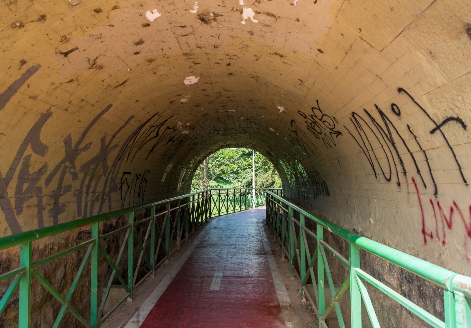 Nikon D5200 sample photo. Túnel, grade, ponte photography
