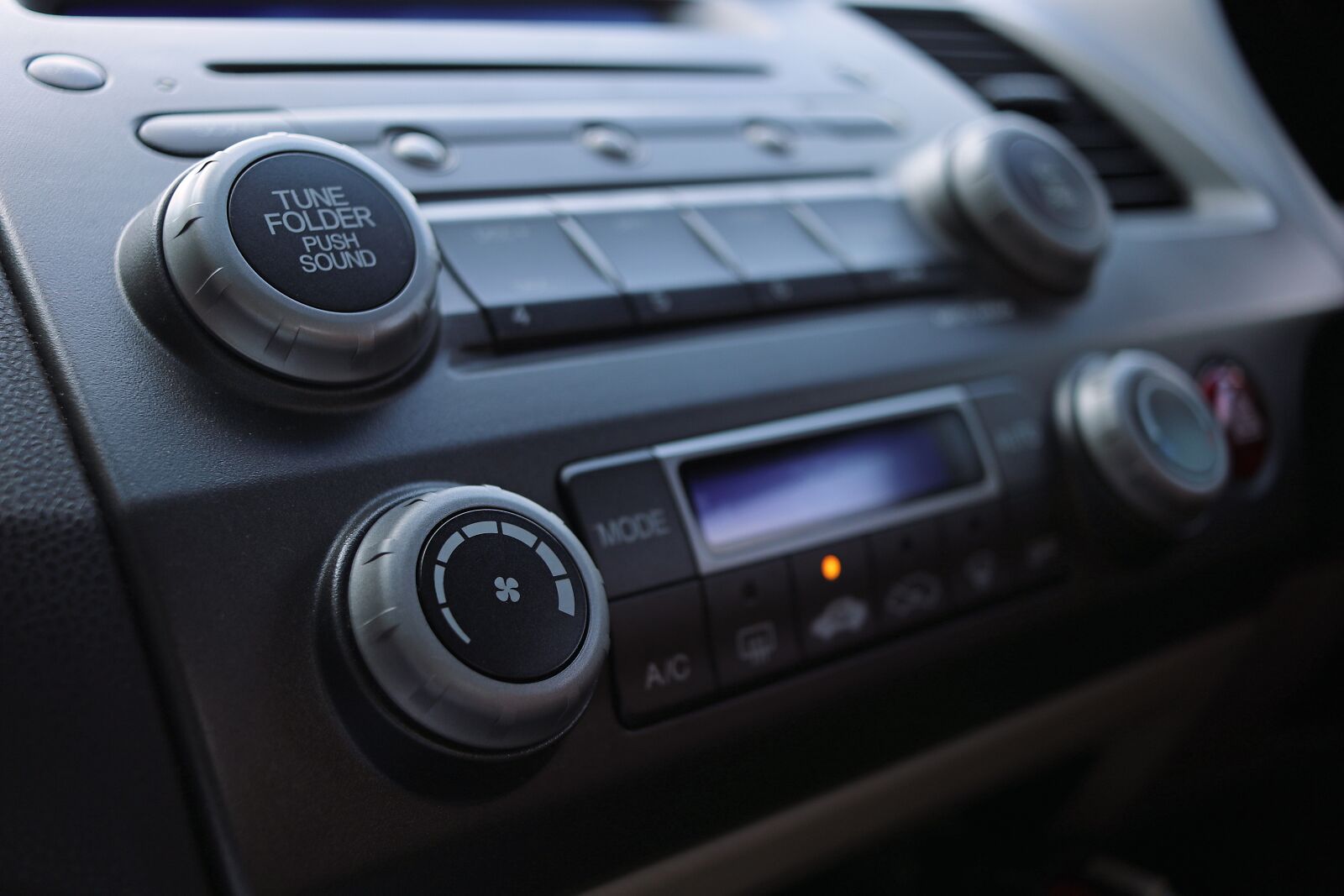 Canon EF-S 24mm F2.8 STM sample photo. Audio, car audio, radio photography