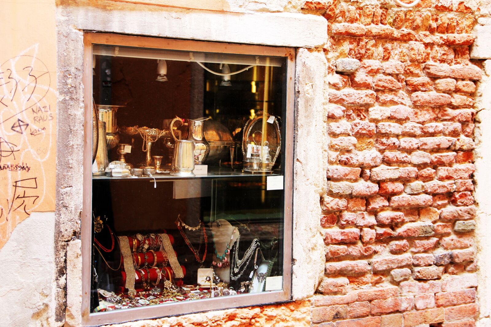 Canon EOS 60D sample photo. Window, sell, to the photography