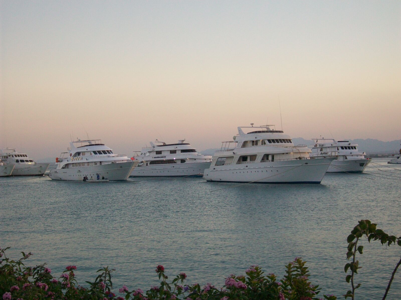 Kodak EASYSHARE M1063 DIGITAL CAMERA sample photo. Sunset, boats, sea photography