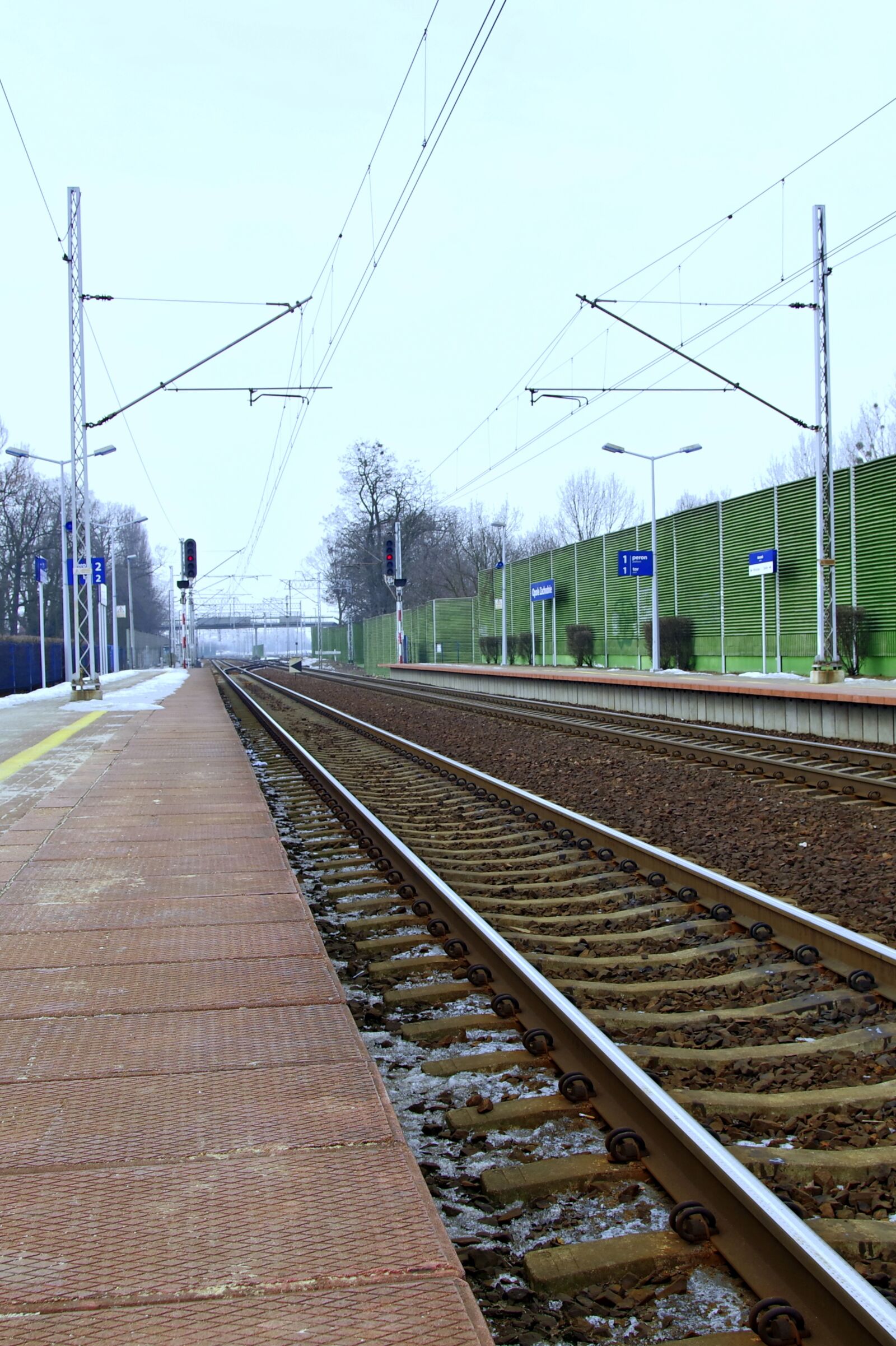 Pentax K-S2 sample photo. Railway station, peron, railway photography