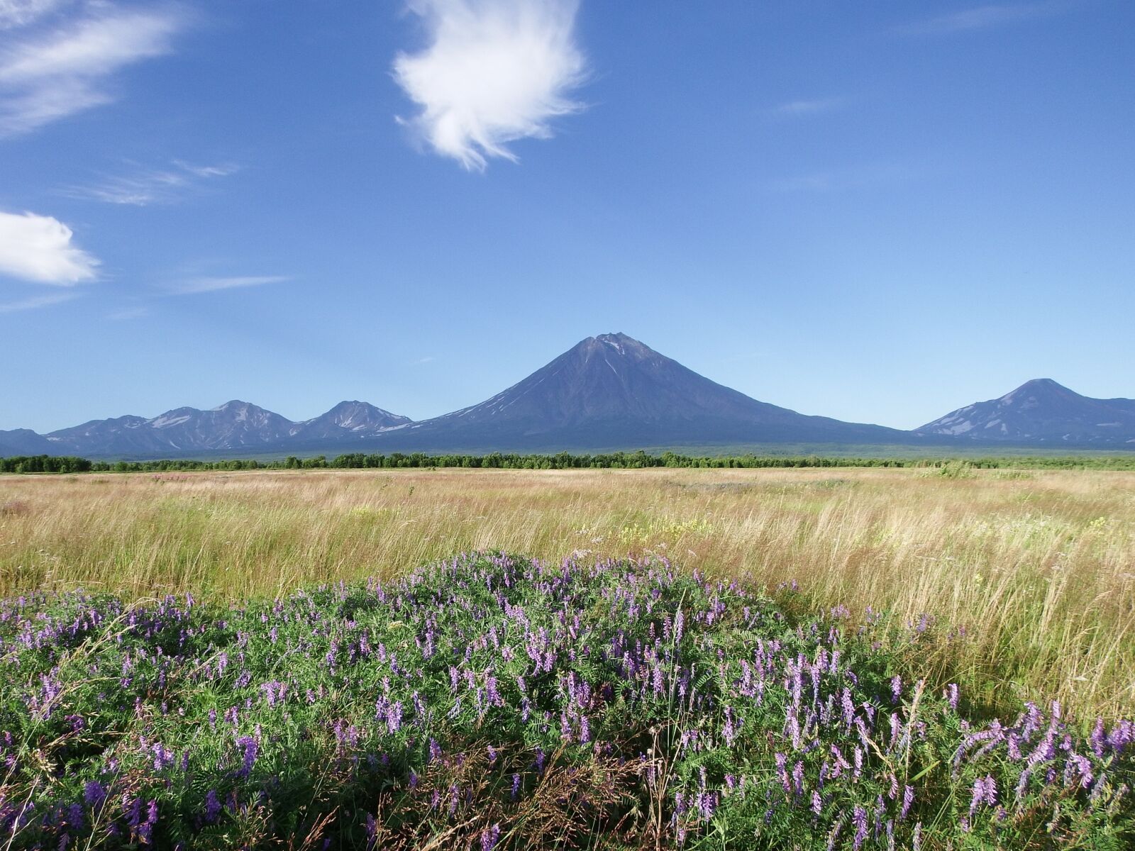 Fujifilm FinePix S1 sample photo. Volcanoes, mountains, field photography
