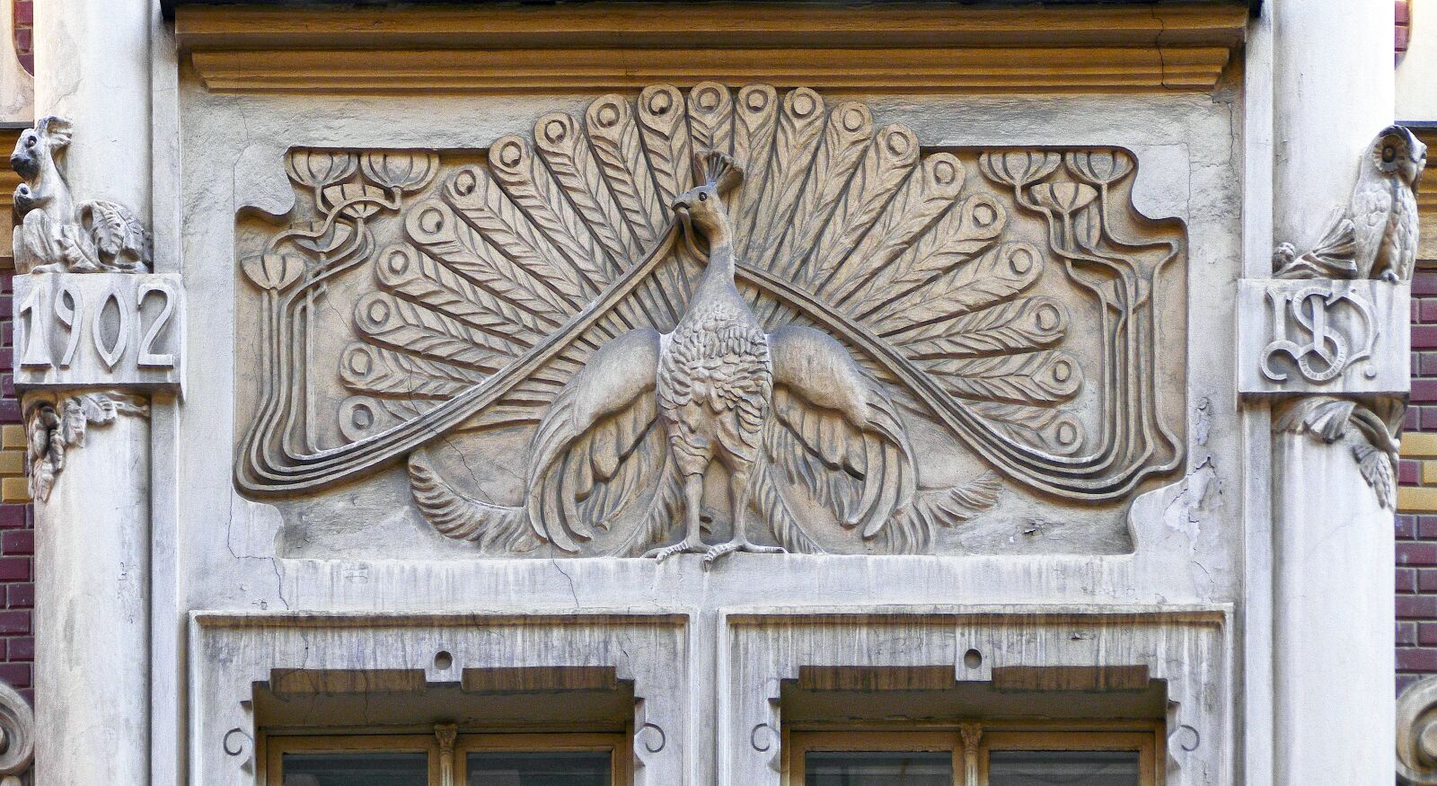 Panasonic Lumix DMC-FZ1000 sample photo. Facade, architecture, detail photography