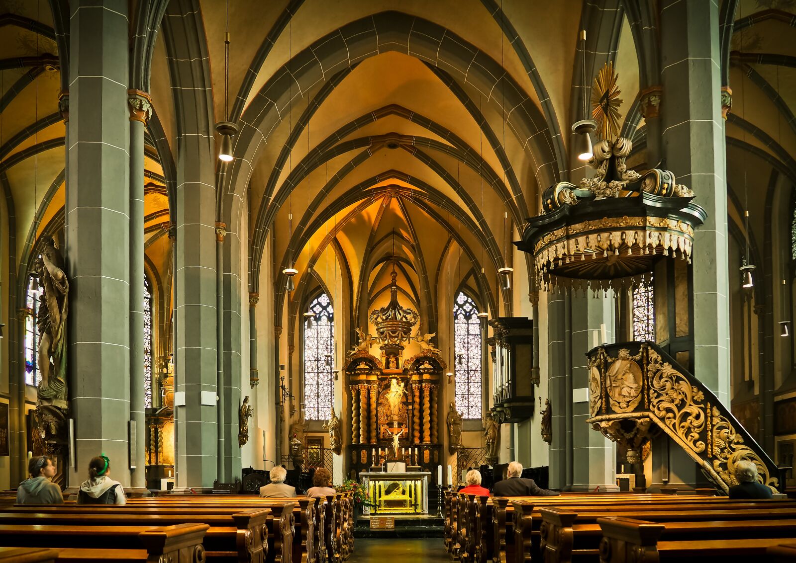 Olympus OM-D E-M10 sample photo. Church, altar, christian photography