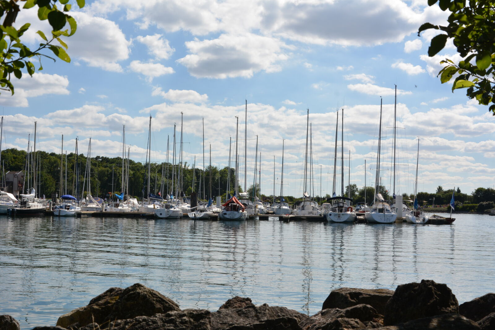 Nikon D5200 sample photo. "Boats, cloudy, france, lac" photography