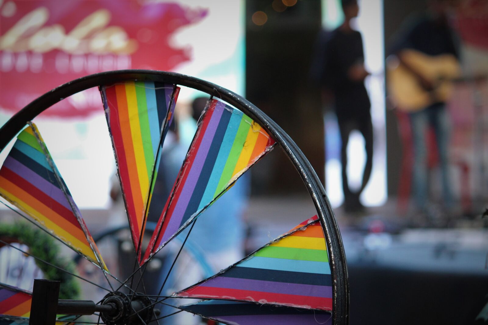 Canon EOS 700D (EOS Rebel T5i / EOS Kiss X7i) sample photo. Outdoors, color, wheel photography