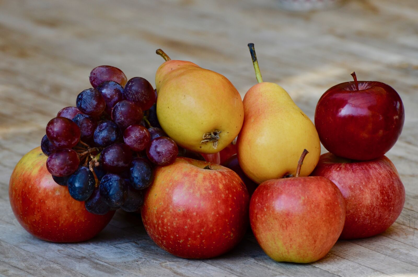 Nikon D5100 sample photo. Grapes, pears, apple photography