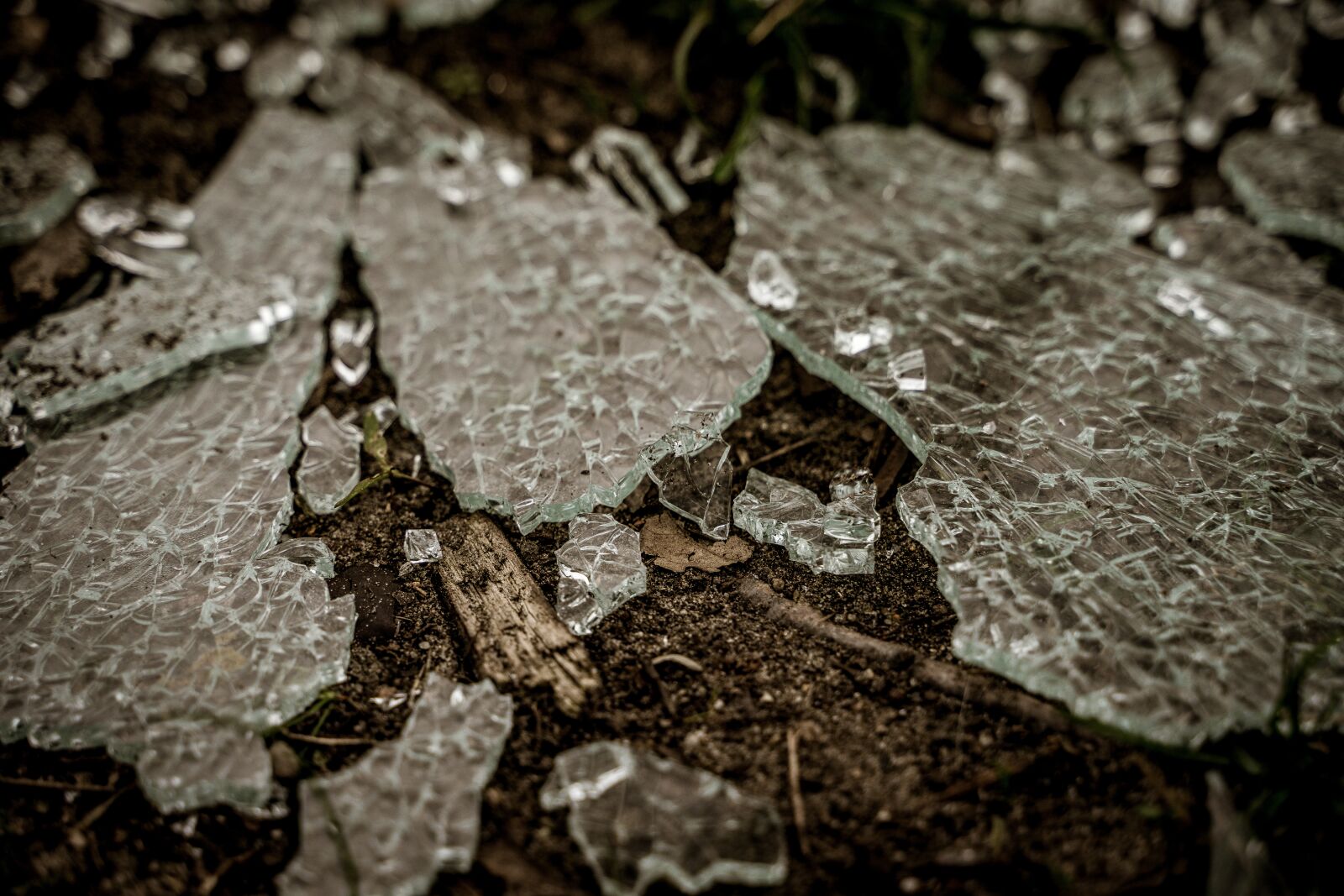 Tamron 28-75mm F2.8 Di III RXD sample photo. Glass, broken, glass breakage photography