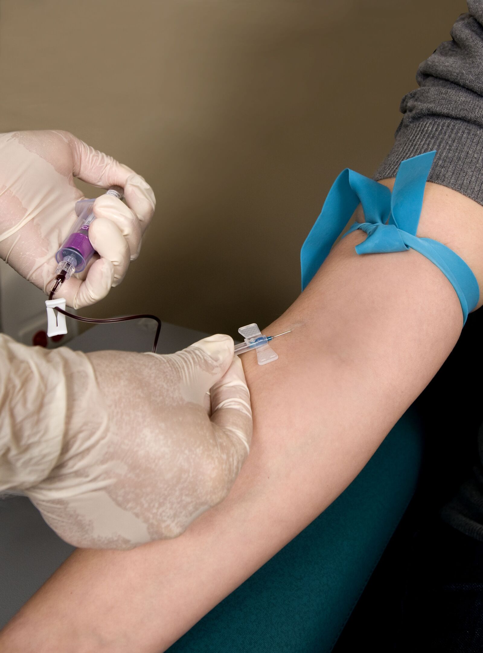Nikon D300 sample photo. Pneumonia, covid-19, clinic, infectious photography