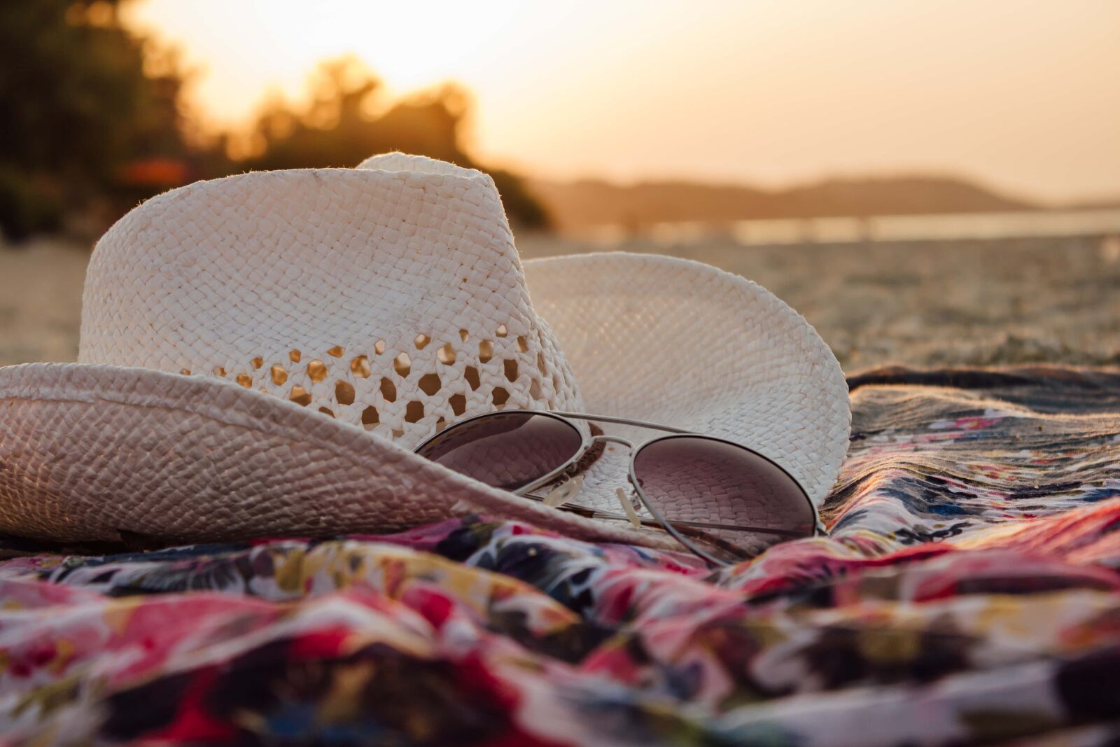 Canon EF-S 18-55mm F3.5-5.6 IS sample photo. Hat, sunglasses, summer, sunset photography
