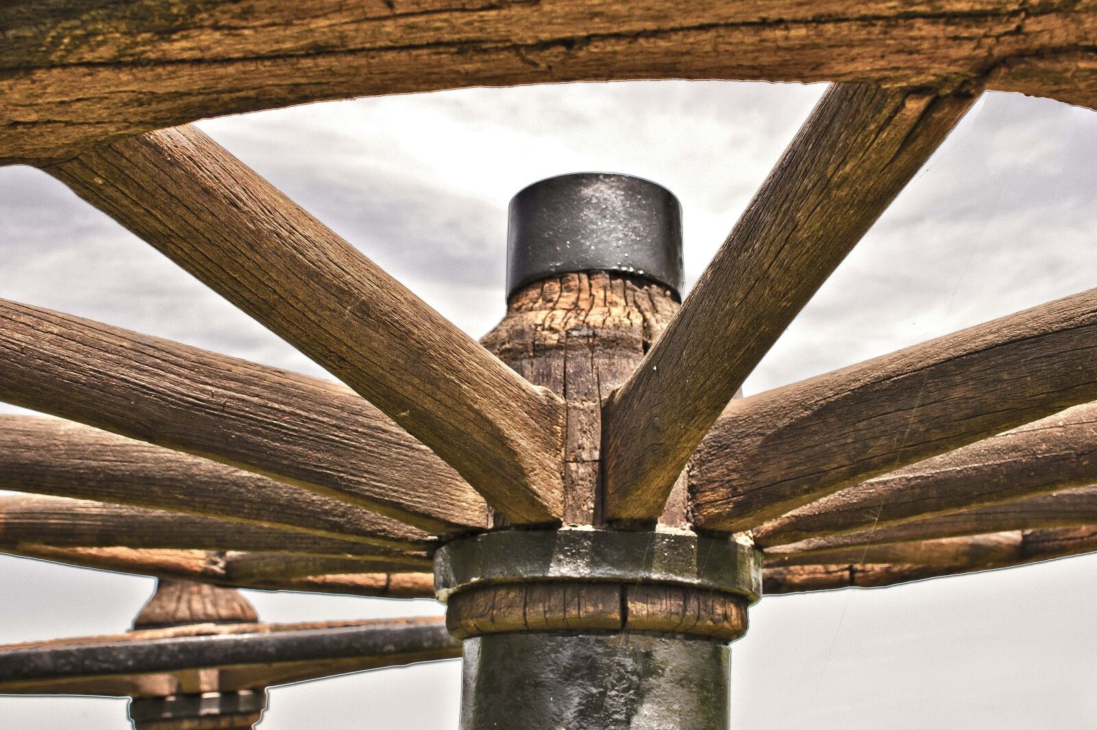 Canon EF-S 18-55mm F3.5-5.6 IS sample photo. Cast iron, wheel, handmade photography