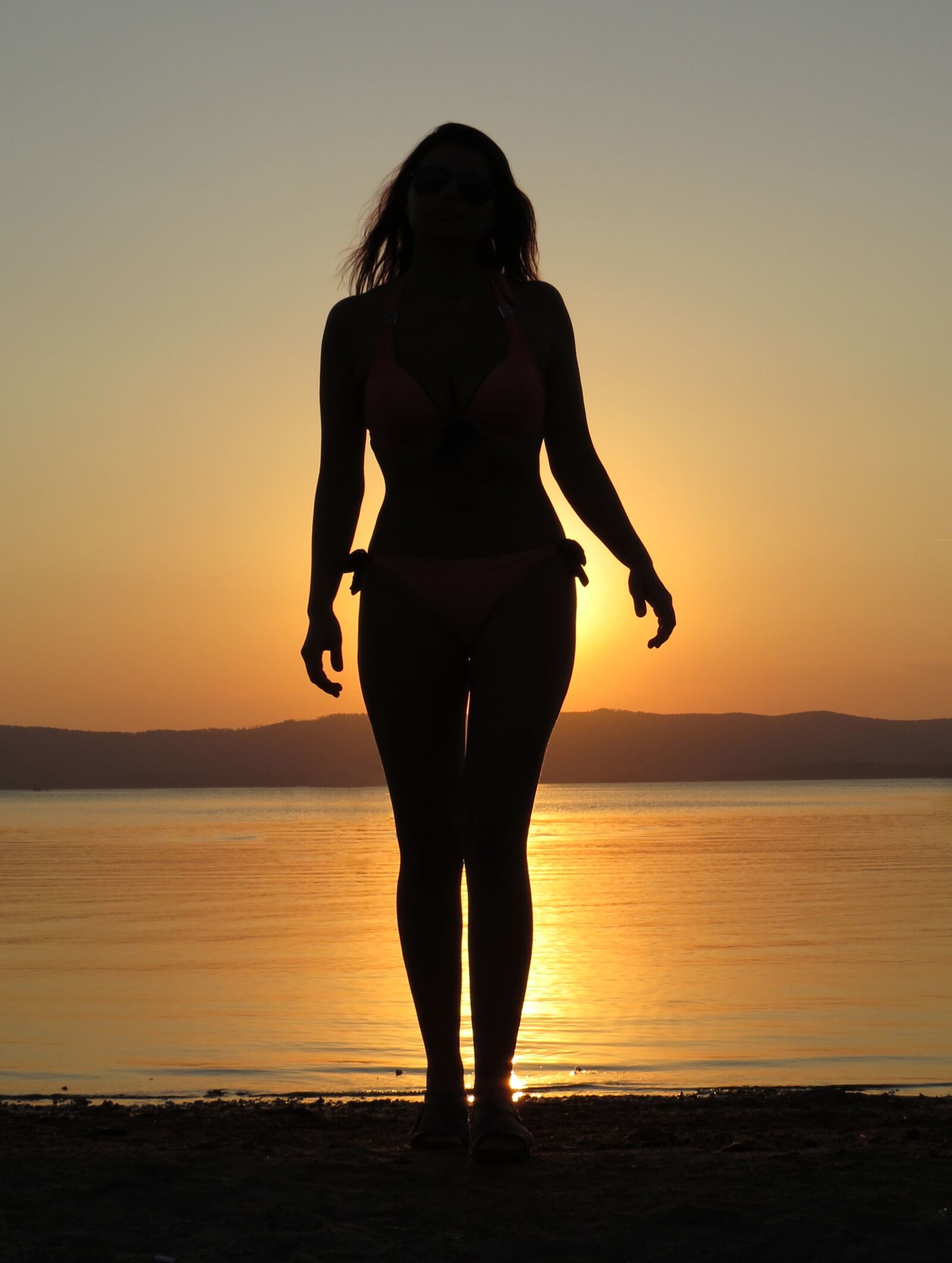 Canon PowerShot SX50 HS + 4.3 - 215.0 mm sample photo. Sunset, girl, beach photography