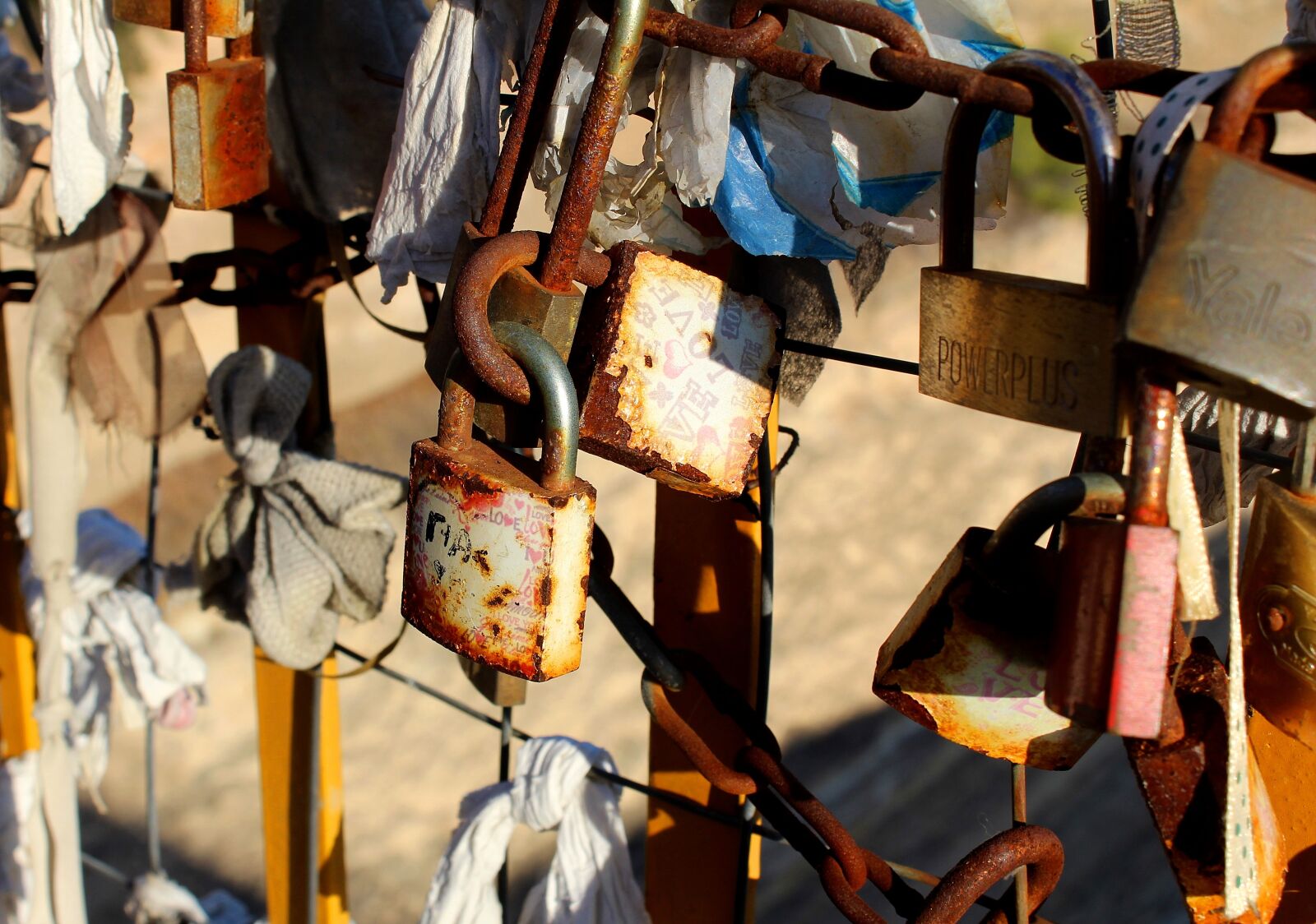 Canon EOS 1300D (EOS Rebel T6 / EOS Kiss X80) sample photo. Lykkeamulet, amulet, padlock photography