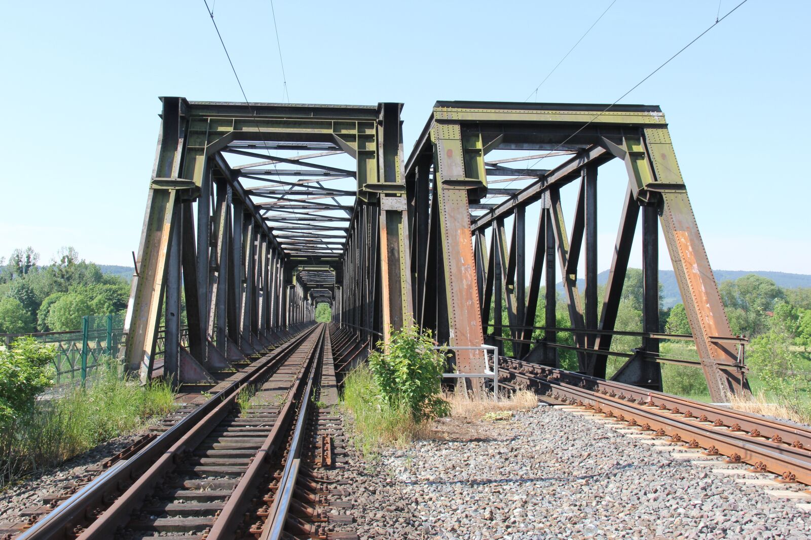 Canon EF-S 18-200mm F3.5-5.6 IS sample photo. Railway line, railway, train photography