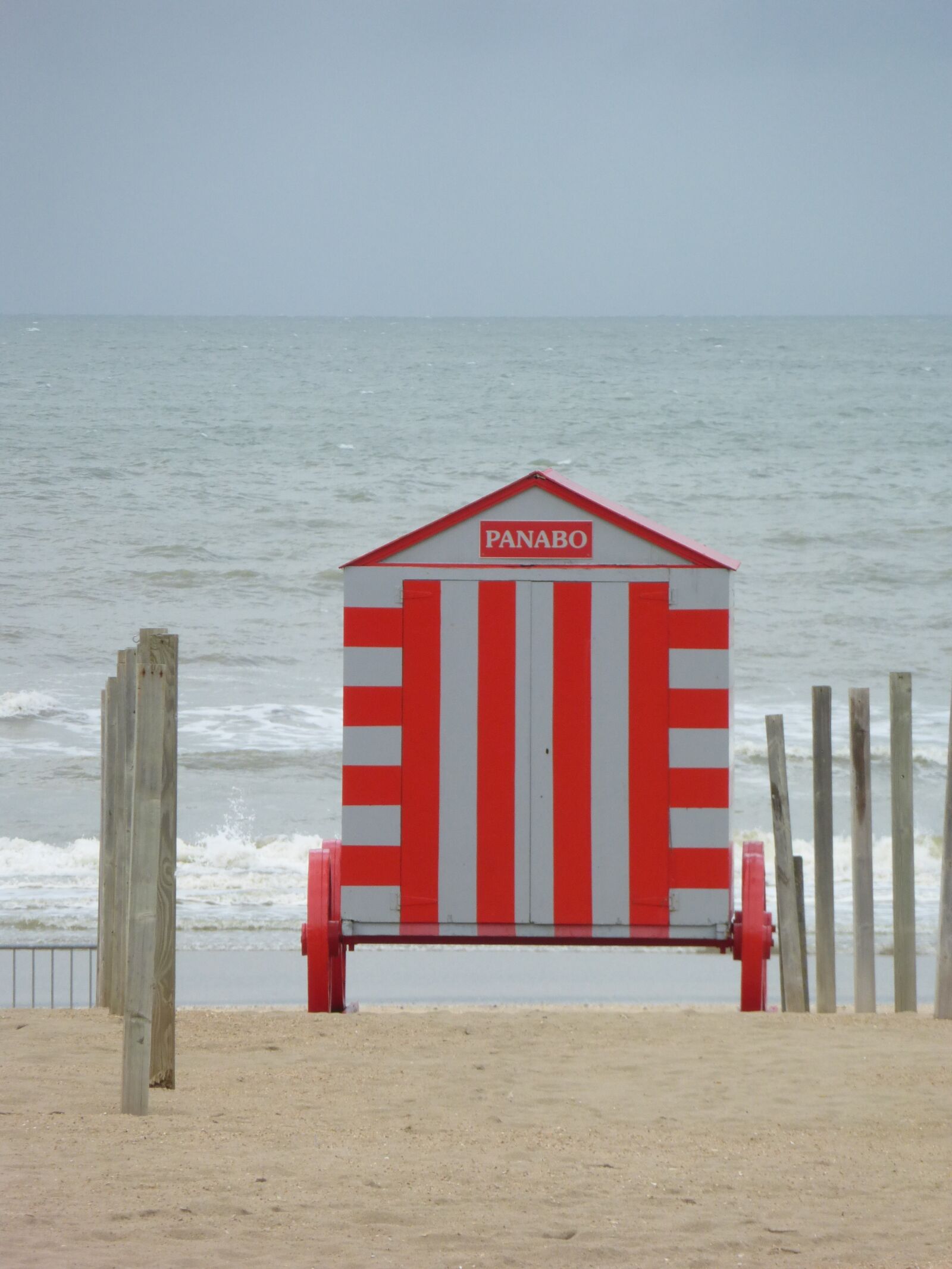 Panasonic Lumix DMC-ZS25 (Lumix DMC-TZ35) sample photo. Coast, belgium, beach hut photography