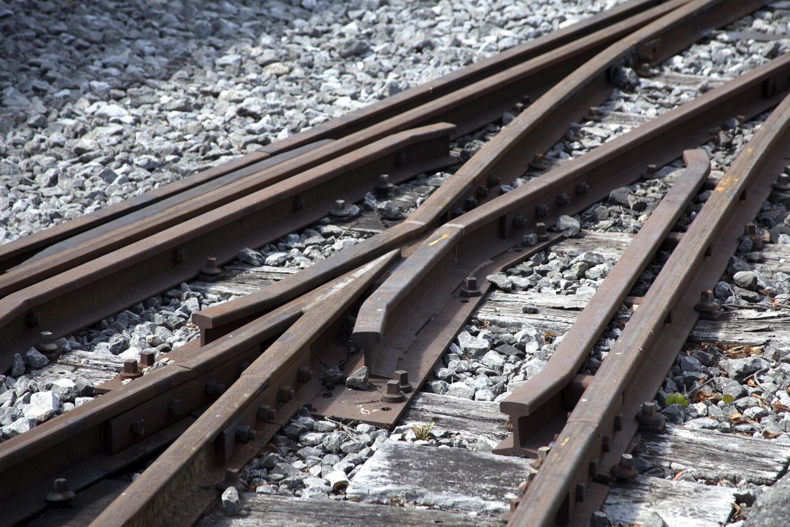 Canon EF 28-135mm F3.5-5.6 IS USM sample photo. Pathways, train, rails photography