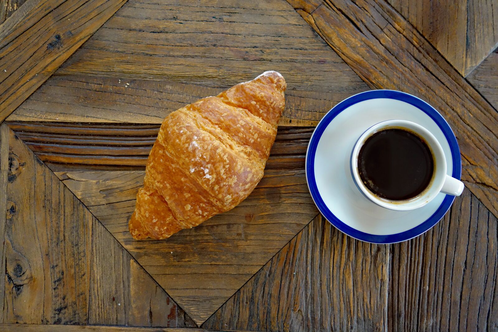 Sony Cyber-shot DSC-RX100 II sample photo. Coffee, coffee cup, croissant photography