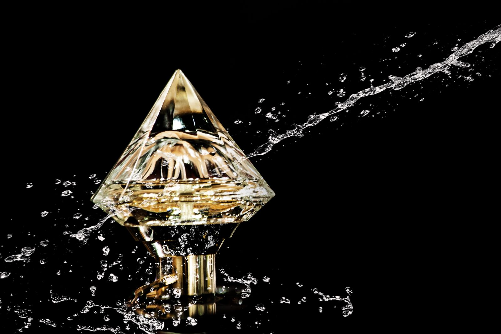 Canon EOS-1Ds Mark II sample photo. Perfume, diamond, water photography