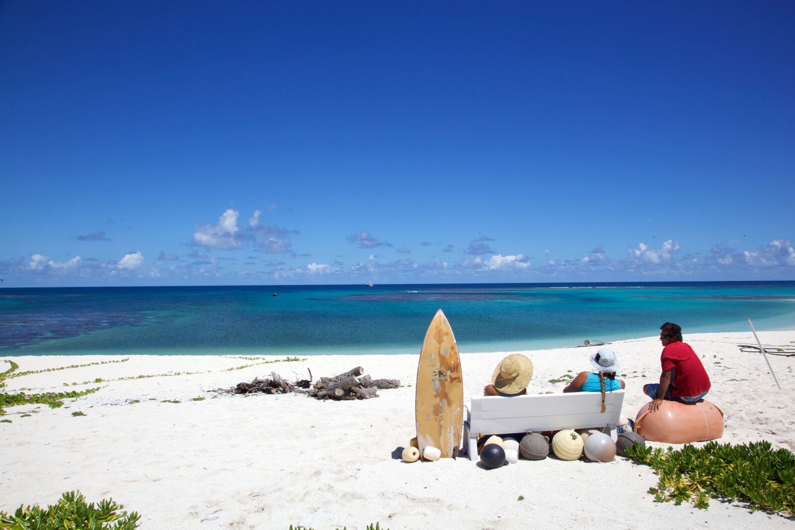 Canon EOS 5D Mark II sample photo. Rest, beach, summer, white photography