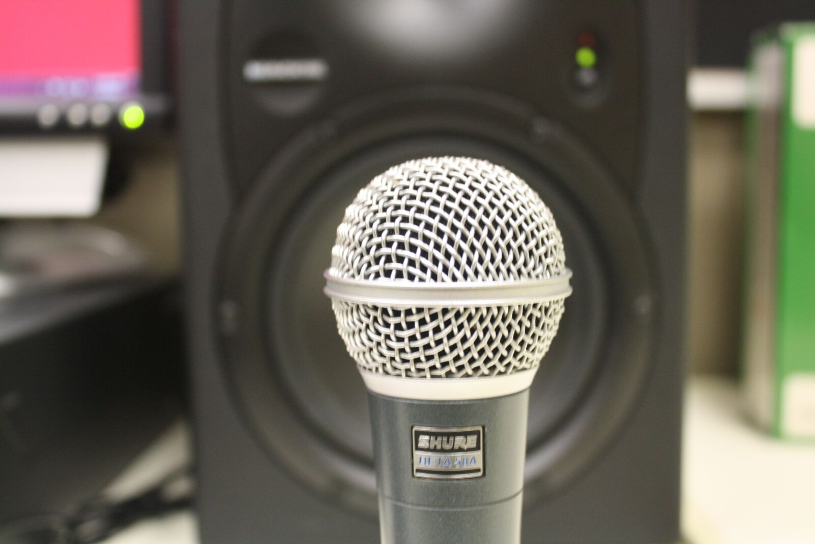 Canon EOS 1000D (EOS Digital Rebel XS / EOS Kiss F) sample photo. Microphone, speaker, music photography