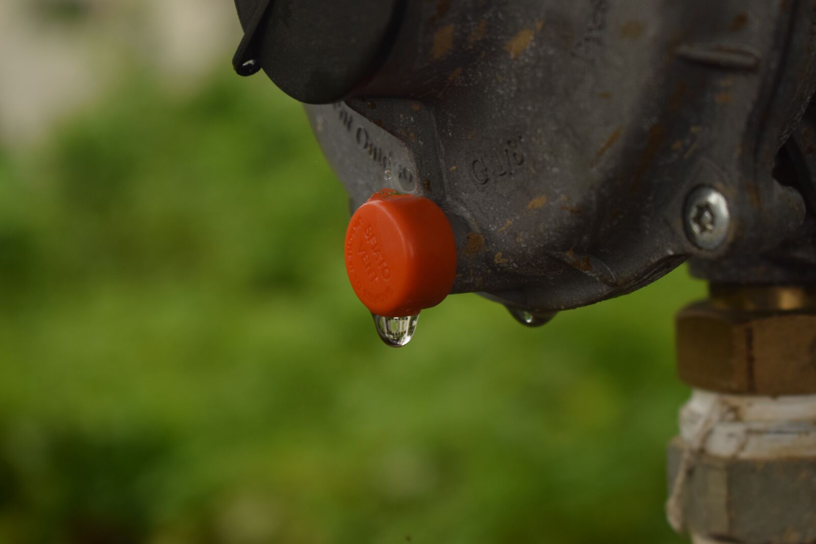 Nikon D5300 sample photo. Water, drop, metal photography