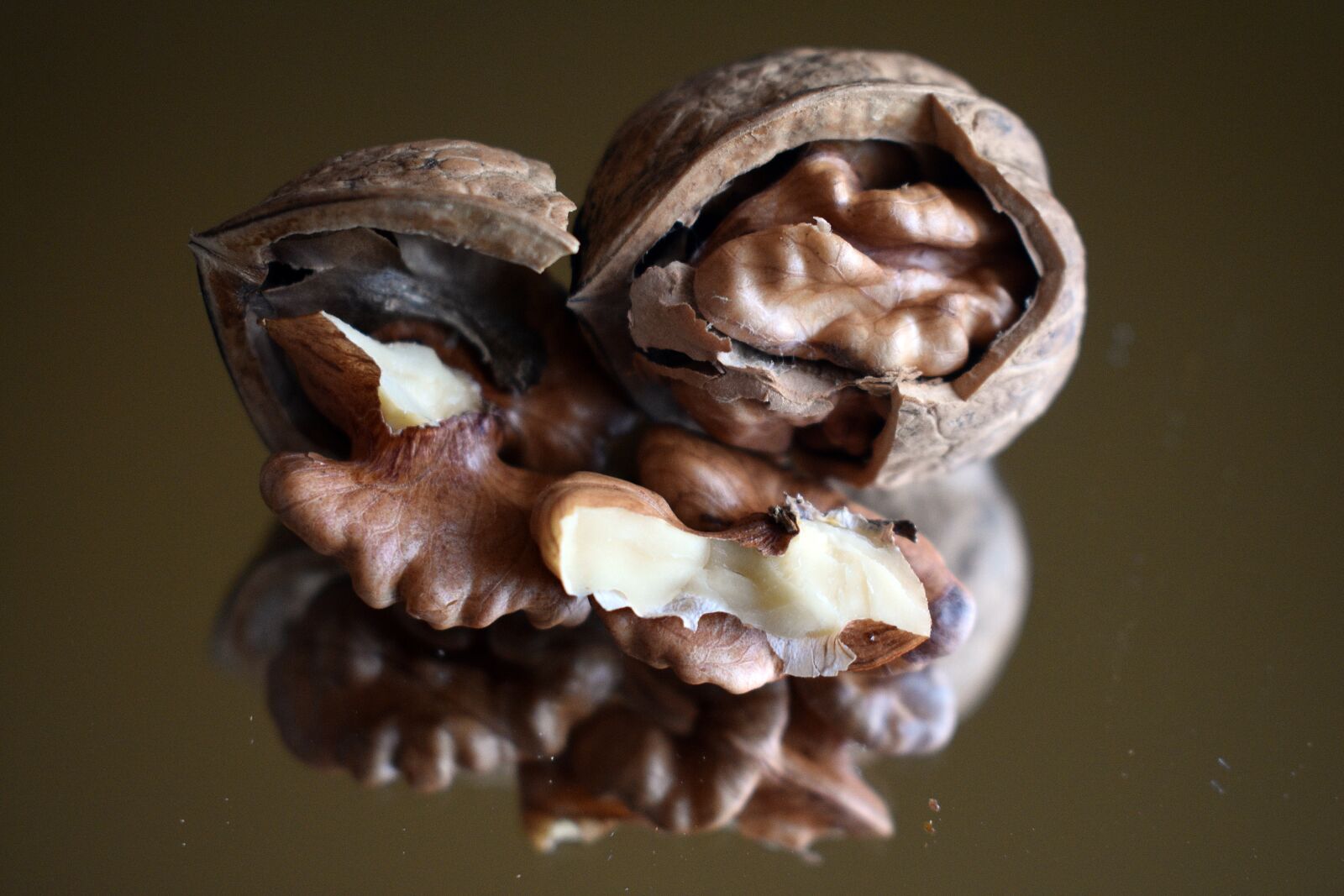 Nikon D3400 sample photo. Walnut, fruit, shell photography
