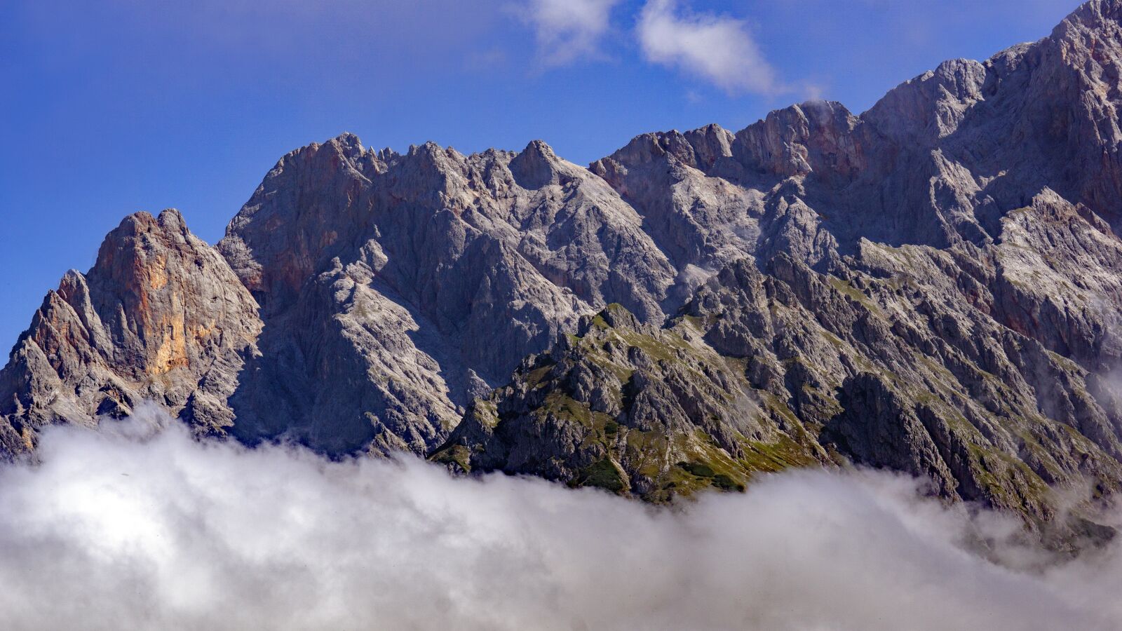 Sony FE 70-300mm F4.5-5.6 G OSS sample photo. Mountains, mountain range, peak photography