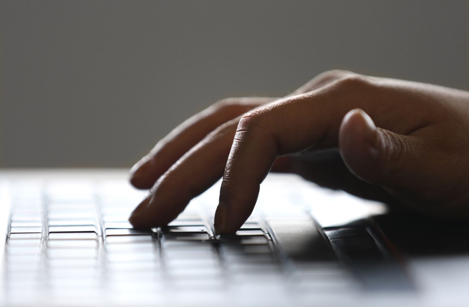 Canon EOS 5D Mark III sample photo. Hand, keyboard, typing photography