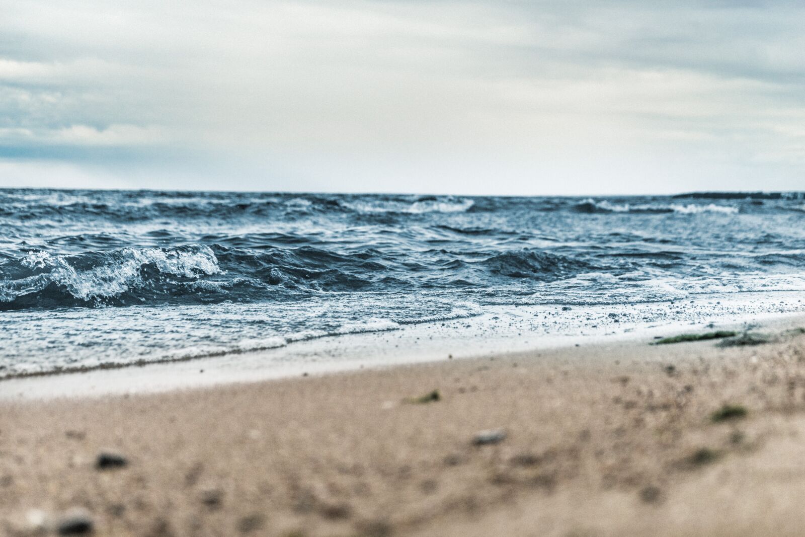 Sony a7 + Sony FE 28-70mm F3.5-5.6 OSS sample photo. Beach, blur, daylight photography