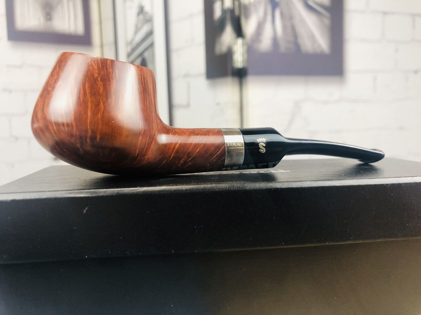 iPhone X back dual camera 4mm f/1.8 sample photo. Pipe, smoking pipe photography